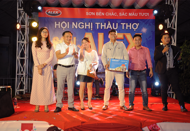 Hội nghị thầu thợ sơn alex tại Npp Bảo Trinh